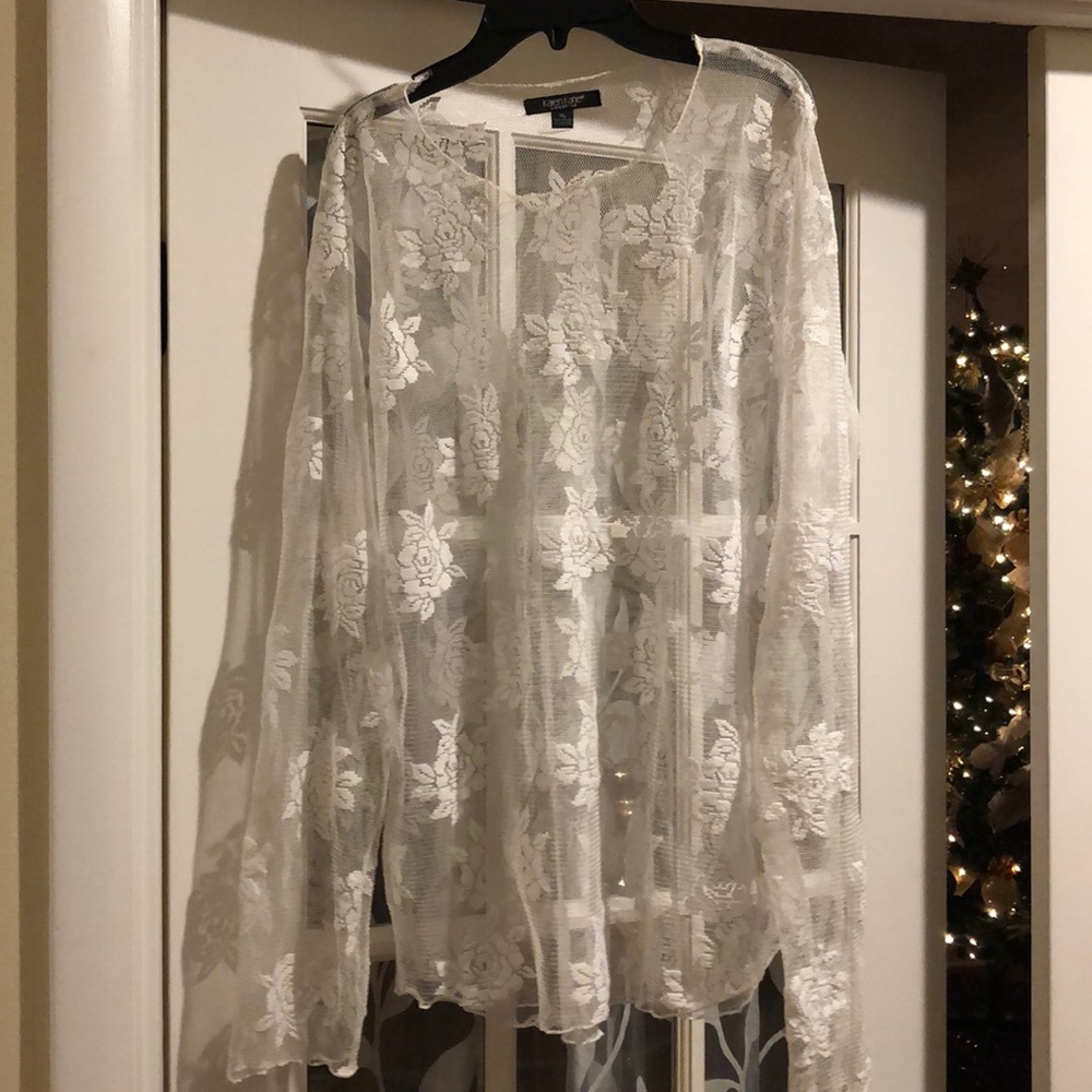 Karenkane lifestyle shirt white w/ rose designs
